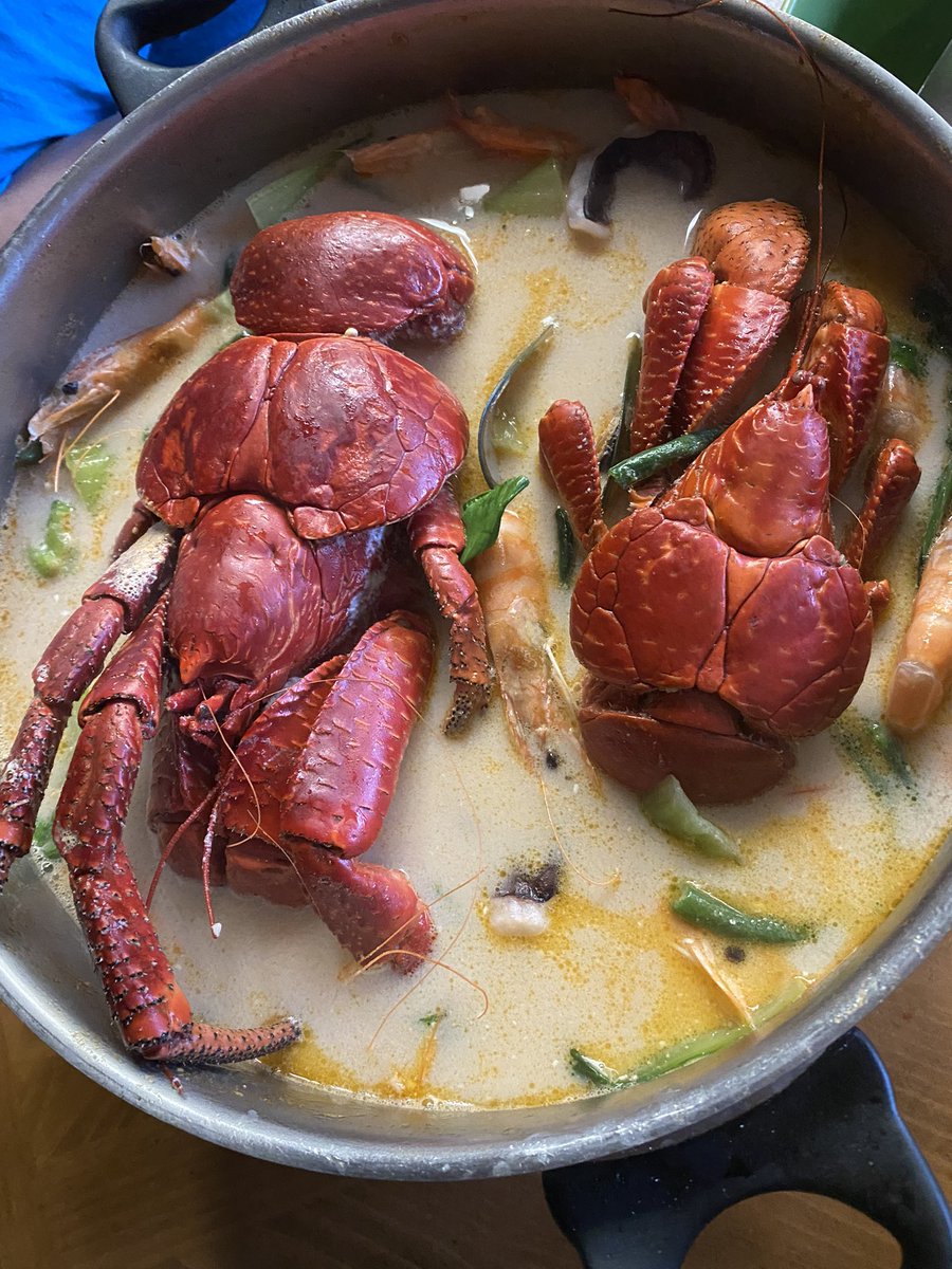 GuamGirl_RiRi's tweet photo. Anniversary dinner for my parents. Guam Goods 🇬🇺 #guam #ayuyu #coconutcrab https://t.co/mYml8PomVo