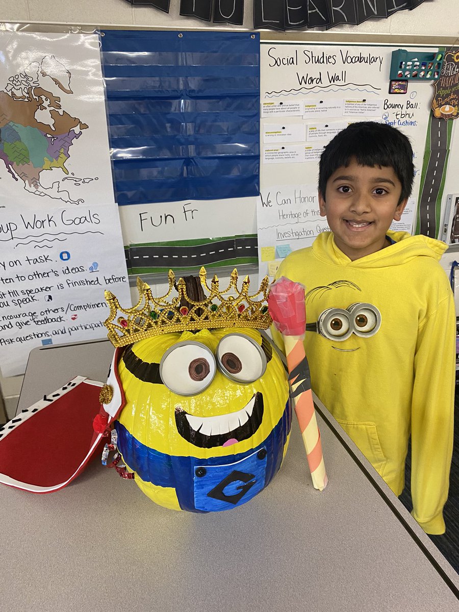 Room 204 did an AMAZING job decorating our class pumpkin! They had so much fun! Check out one of my students who decided to twin with our pumpkin today. How adorable is that?! Happy Fall! #TogetherWeCan <a href="/sussman_howard/">Howard Sussman</a> <a href="/EllianEydis/">Ellian Eydis</a> <a href="/MarkTwainD63/">Mark Twain School</a>