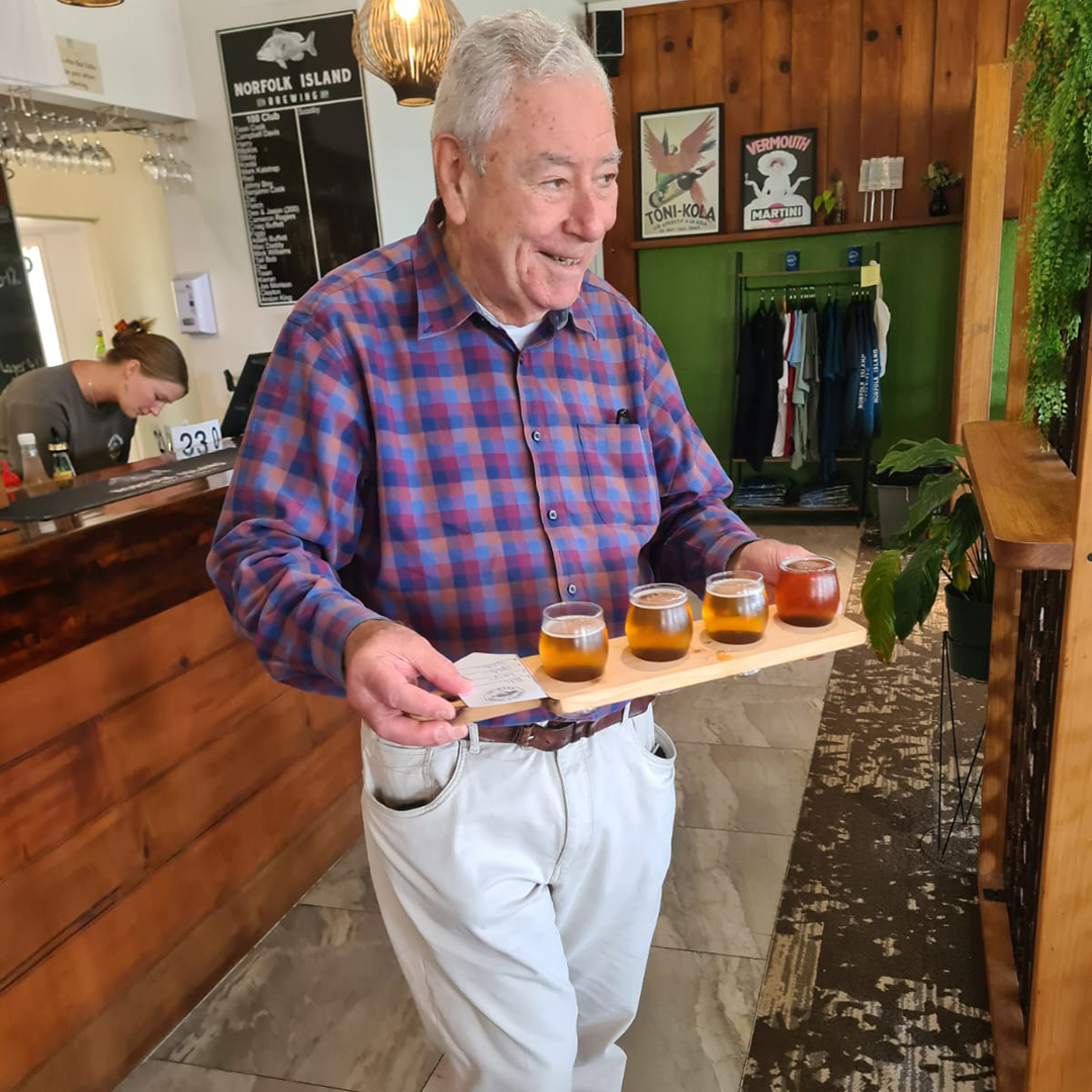 where2tweet's tweet photo. Cheers from Norfolk Island. 🍻 Our where2travel clients enjoying food, wine and craft-beer creations on their trip. 

#where2travel #where2next #NorfolkIsland #SmallGroupTour #AusTravel #AusIslands #TravelLocal #HostedTours #TravelAgents #TravelAgency #MalvernRoad #Malvern https://t.co/PcNNMIWA15