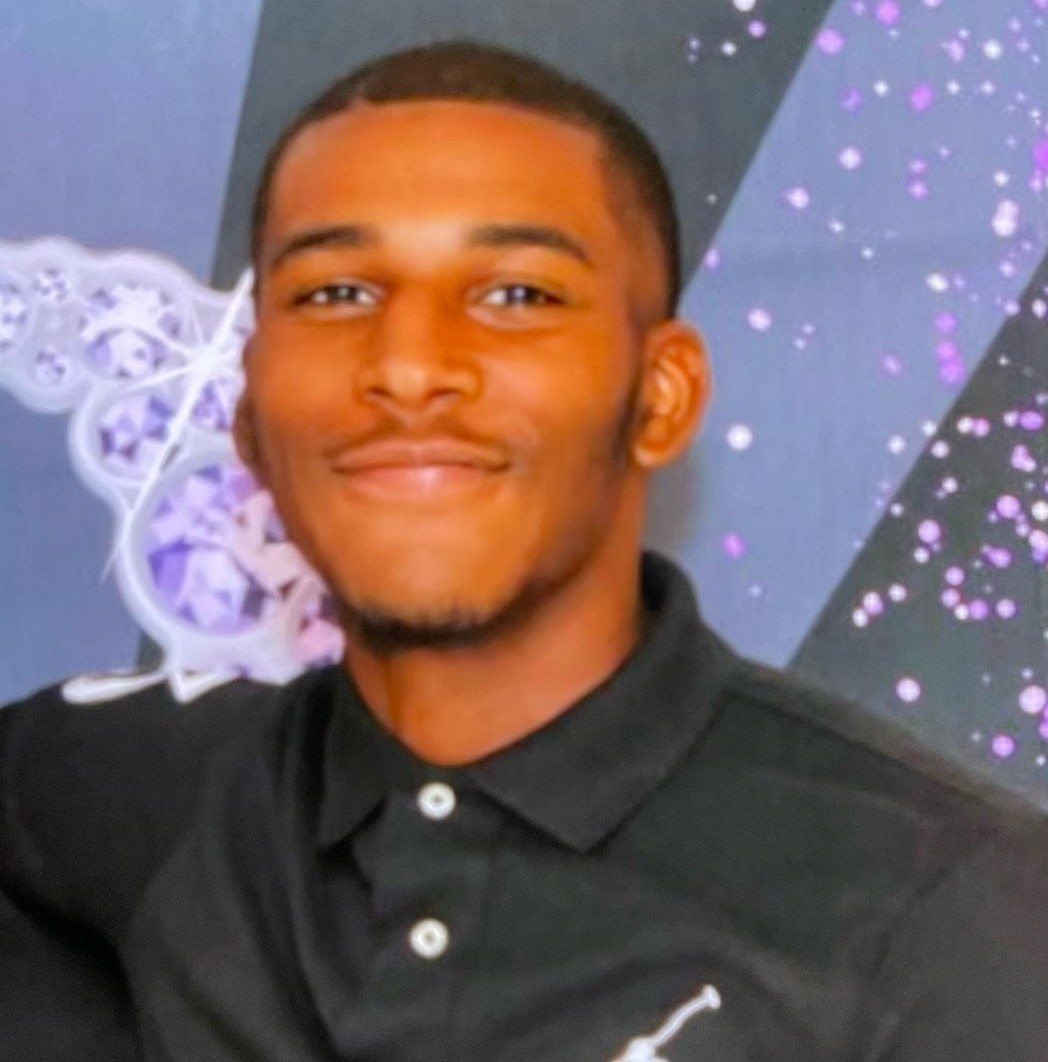 BaltCoPolice's tweet photo. #MISSING 21-yr-old Damon Garris Jr. - last seen this evening around 6:00 p.m. in Towson area. Damon is about 6 ft tall - 180lbs. He was last seen wearing gray sweatsuit w/ "acoustic" on one sleeve -Jordan shoes (white, red and black). If located, please call 410-307-2020. https://t.co/mYMsZVJ1dD