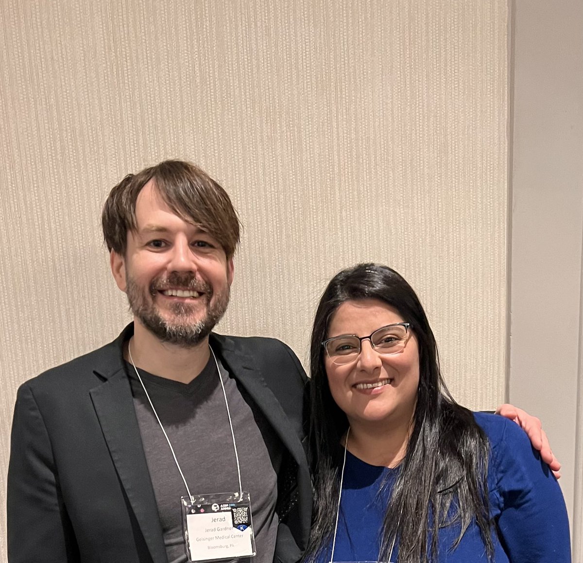 Janiranavarro's tweet photo. Mona Deerwester @Pathology_URMC Dermpath Fellow presenting her poster at #ASDP22.  Left 📷 with the most important collaborator in her poster 👼
Right 📷 Meeting the #dermpath #PathTwitter Celebrity Dr. Gardner 🌟 #pathology #pathologists #dermtwitter #pathfellow https://t.co/dFEELLySJc