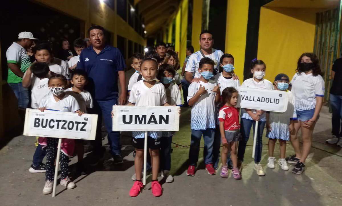 GobYucatan's tweet photo. Les compartimos que más de 50 niñas y niños de las Academias de Iniciación Deportiva de #Umán, #Buctzotz y #Valladolid, acudieron al Carlos Iturralde para apoyar a nuestro equipo @venadosfc, en el partido contra los @LeonesNegrosCF. Fomentamos el deporte y la sana convivencia. https://t.co/MWzp2KqF8j