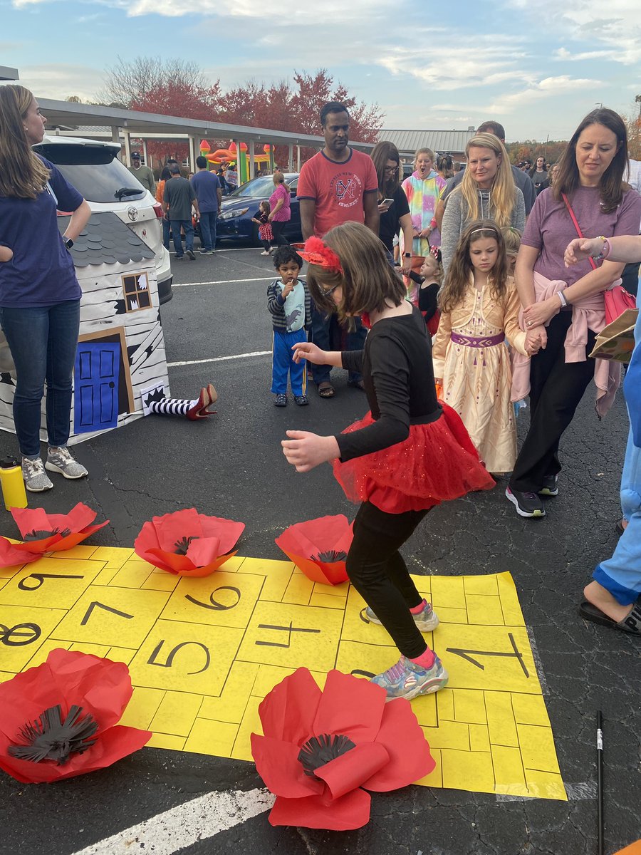 LibertyMDL's tweet photo. Follow the yellow brick road…HOME ❤️💙 There’s no place like the North United Cluster and we had an absolute blast hanging out with you at Trunk or Treat tonight! #libertyms #nofounitedconnects https://t.co/InleF9CKwn