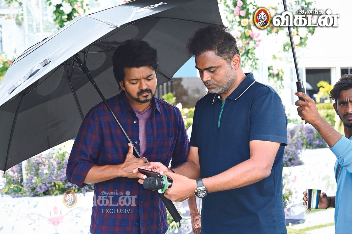 📷 @actorvijay with @directorvamshi #VarisuStillsFromAV | #Varisu | #Vijay | #VamshiPaidiPally