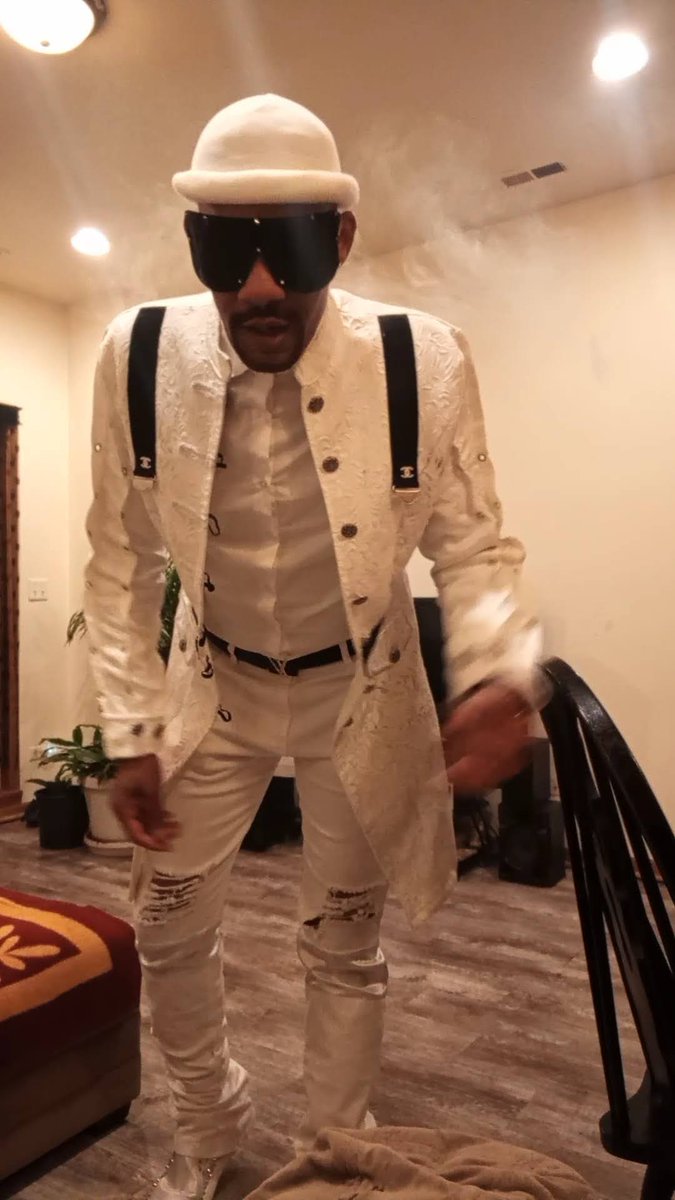 StuffStuffg's tweet image. 