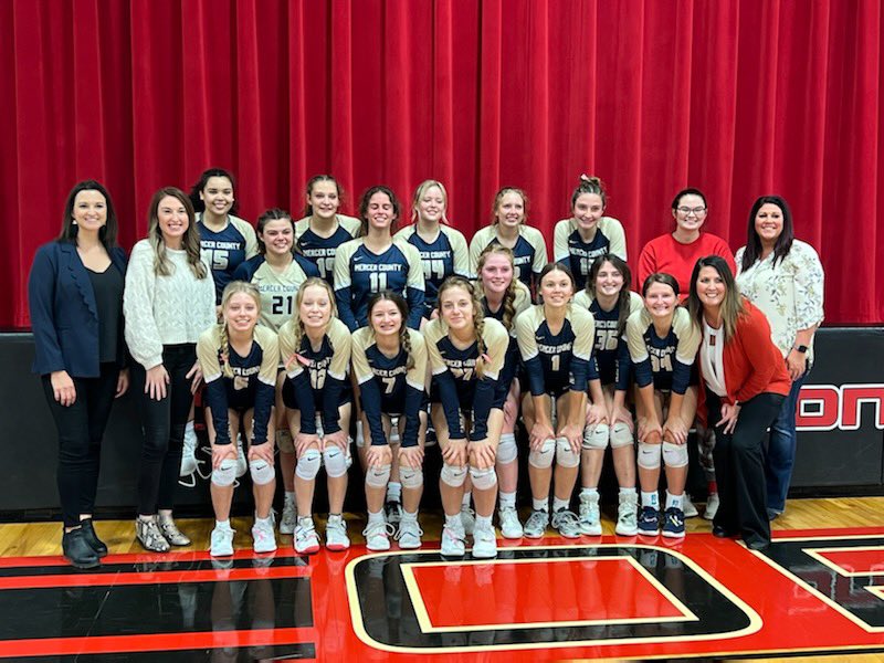 Sweet Sweet Victory! 

MerCo defeats Knoxville in straight sets 25-22, 25-17

Heading to the Regional Finals Thursday to take on Orion 6pm

Come cheer on these ladies as they go for their first Regional Championship!