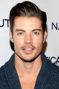 Happy Birthday to Josh Henderson . 