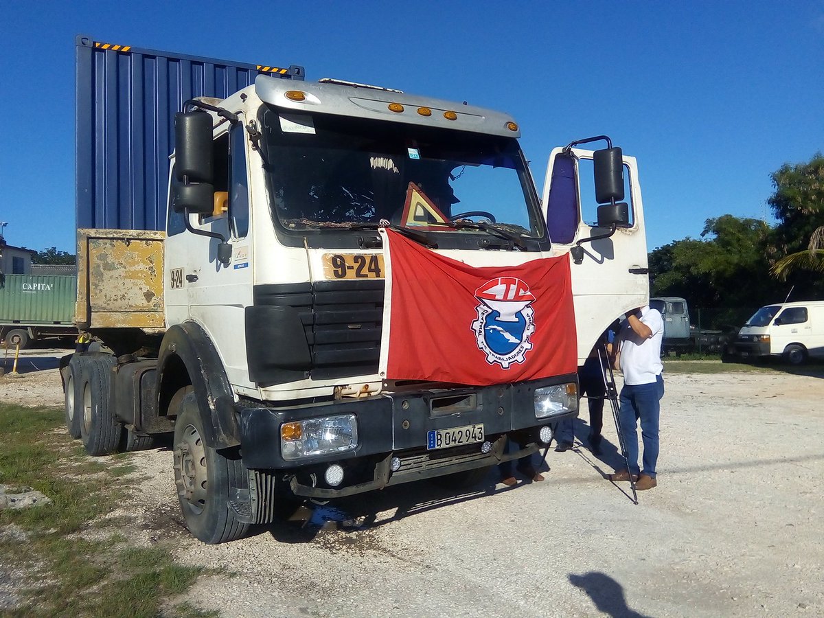BatistaYanara's tweet photo. Solidaridad y AMOR desde #Holguín  se alista para ser transportada hasta #FuerzaPinarDelRio 
@CubaCentral https://t.co/e57tdgncsW