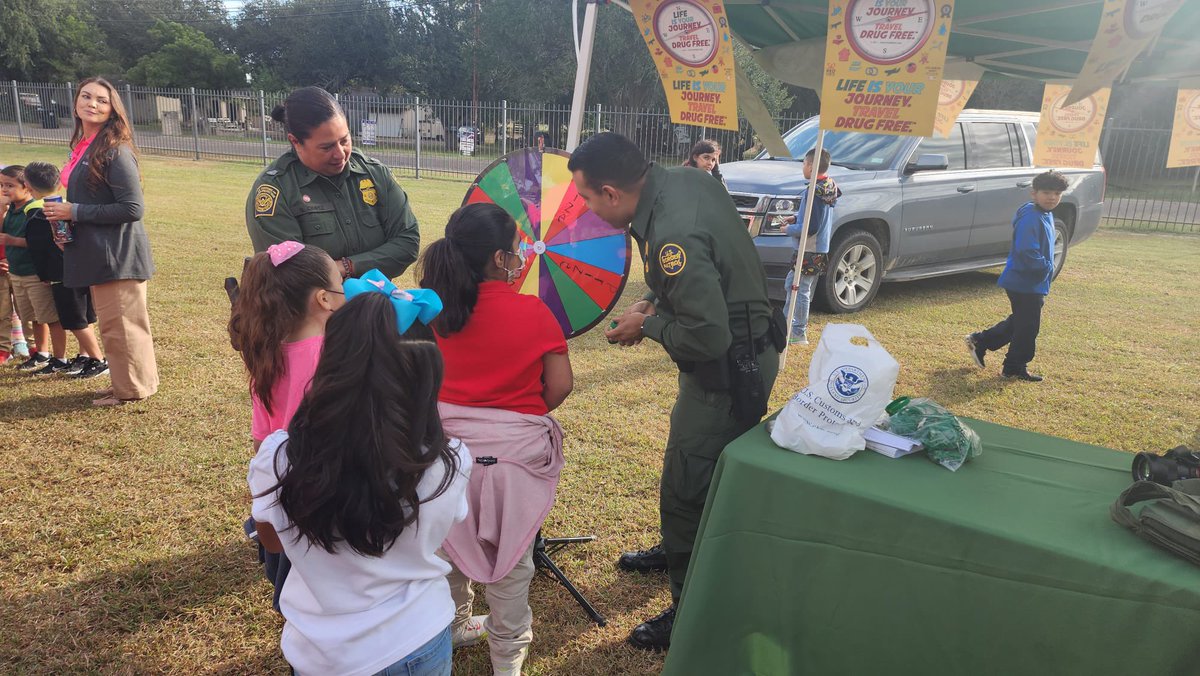 USBPChiefRGV's tweet photo. Investing in our youth is priceless!  

#CelebrateLifeLiveDrugFree
#redribbonweek #LightUpAmericaRed #advocacy @DEAHQ https://t.co/7Dwa2bM5k9