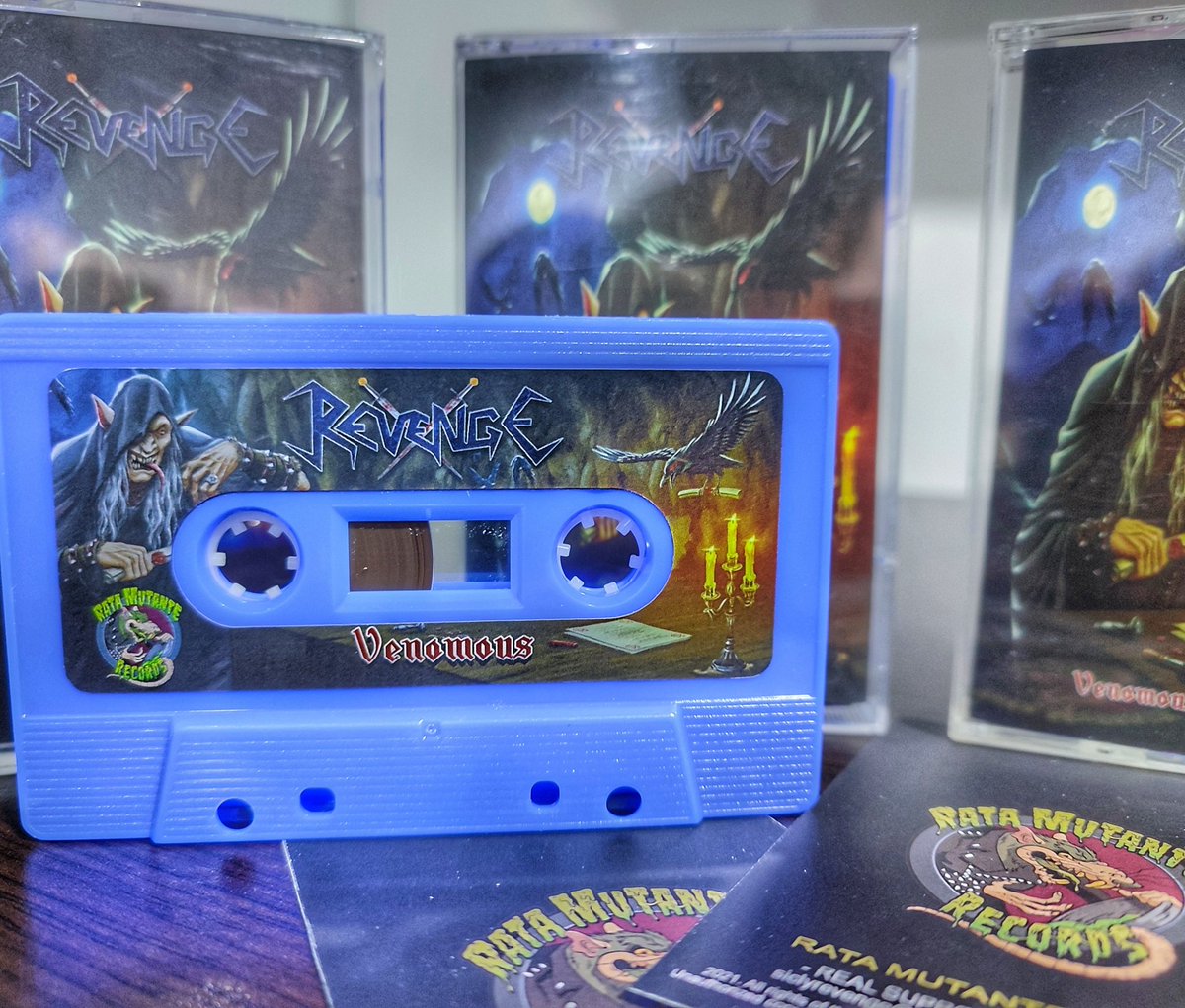 REVENGECOLOMBIA's tweet photo. Últimas 4 unidades en TAPE de nuestro más reciente álbum "Venomous Vengeance"
Info WhatsApp 3106272826. 🇨🇴🤘🏻
#venomousvengeance #Revengecolombia #Speedheavymetal #Metalwarriors #Tape https://t.co/R2cWPw4JCA
