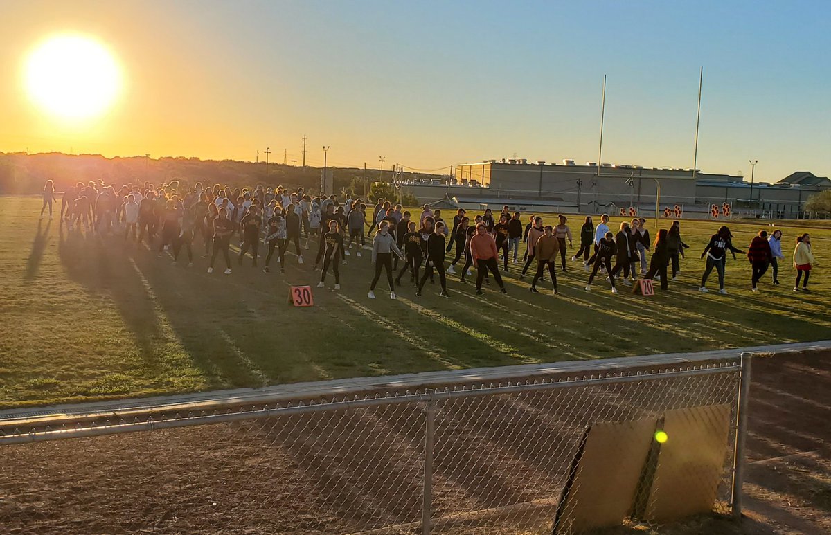 briscoe_dance's tweet photo. "Sun is shining. Weather is sweet. Make you wanna move your dancing feet." -Bob Marley 
Dance &amp; Theatre students up early for practice! 💛🐯 https://t.co/hitrn7bCpO