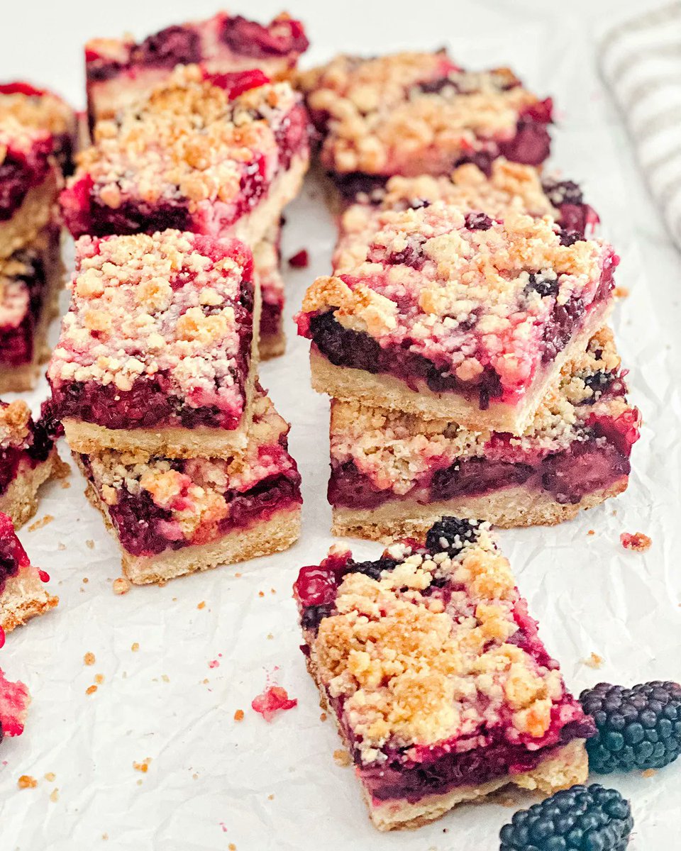 oregonberries's tweet photo. Pie, but in portable form? These Cinnamon Blackberry Crumb Bars by @plumstreetco are filled with gooey sweet blackberries & topped with an amazing cinnamon crumble. The perfect lunch treat! 😍
https://t.co/7IJ0YPkEWO
#oregonberries #blackberries #blackberrypie #berrycrumble https://t.co/82NuoIIIjP
