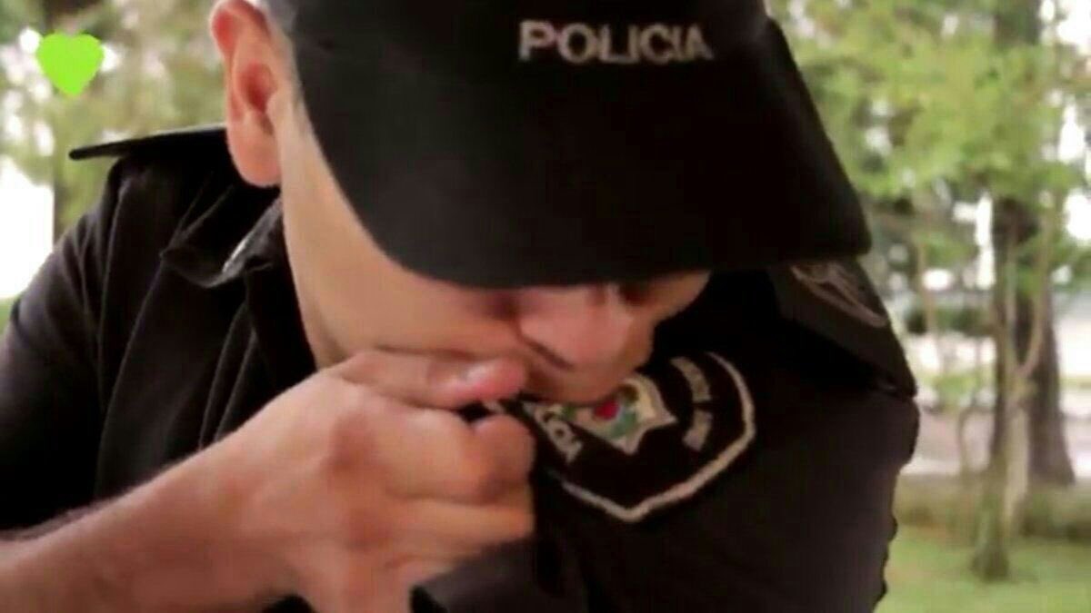 Gran Hermano anunciando A TODA LA CASA que Maxi y Juliana den consentimiento para tener sexo.