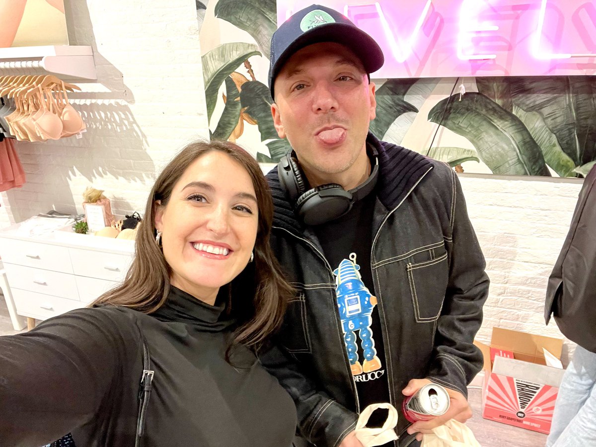 Another IRL <a href="/NFTCryptoChicks/">Crypto.Chicks</a> event in the books 👯‍♀️

Fave part was being reunited with my frens @not_madi_ <a href="/MrTravisTho/">Travie🎙FIRED UP</a> 🫶 #CCArmy