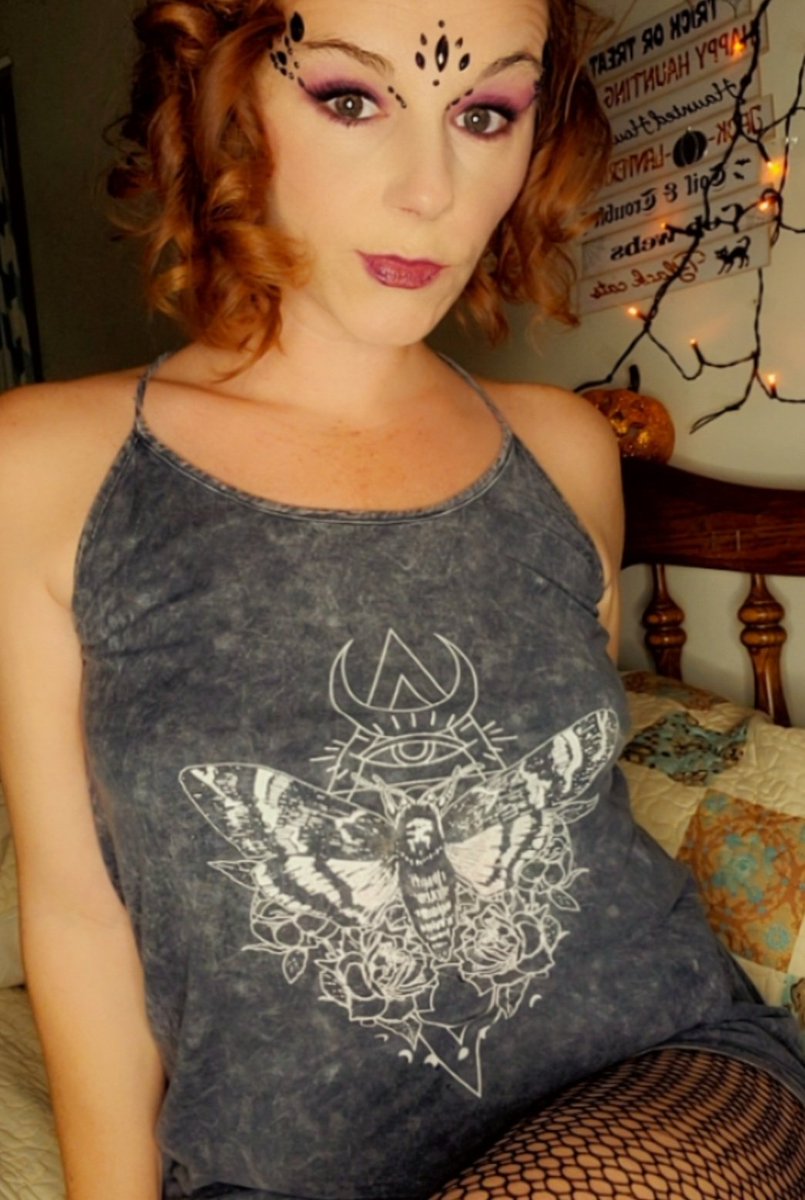 aliana_lex's tweet photo. Calling all the freak geeks and weirdos cum howl at the moon with me at #cam4 now! #cam4halloween #sexymilf #sexywitch #trickortreat #spookyboooster https://t.co/dK7ZjCx9Yl