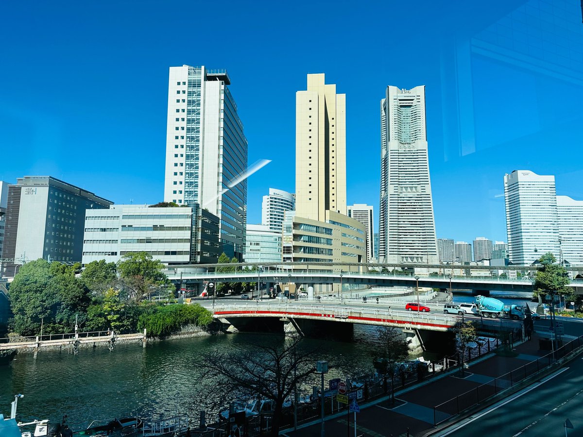 MIRAIBOX's tweet photo. こんにちは！未来ボックスです！

横浜の天気は晴れ🌞
朝と夜は冷え込むので体調管理には気を付けてお仕事頑張りましょう🌟
#企業公式 #企業公式が地元の天気を言い合う
#求人 #エンジニア #桜木町 https://t.co/PG7fHE2EXm