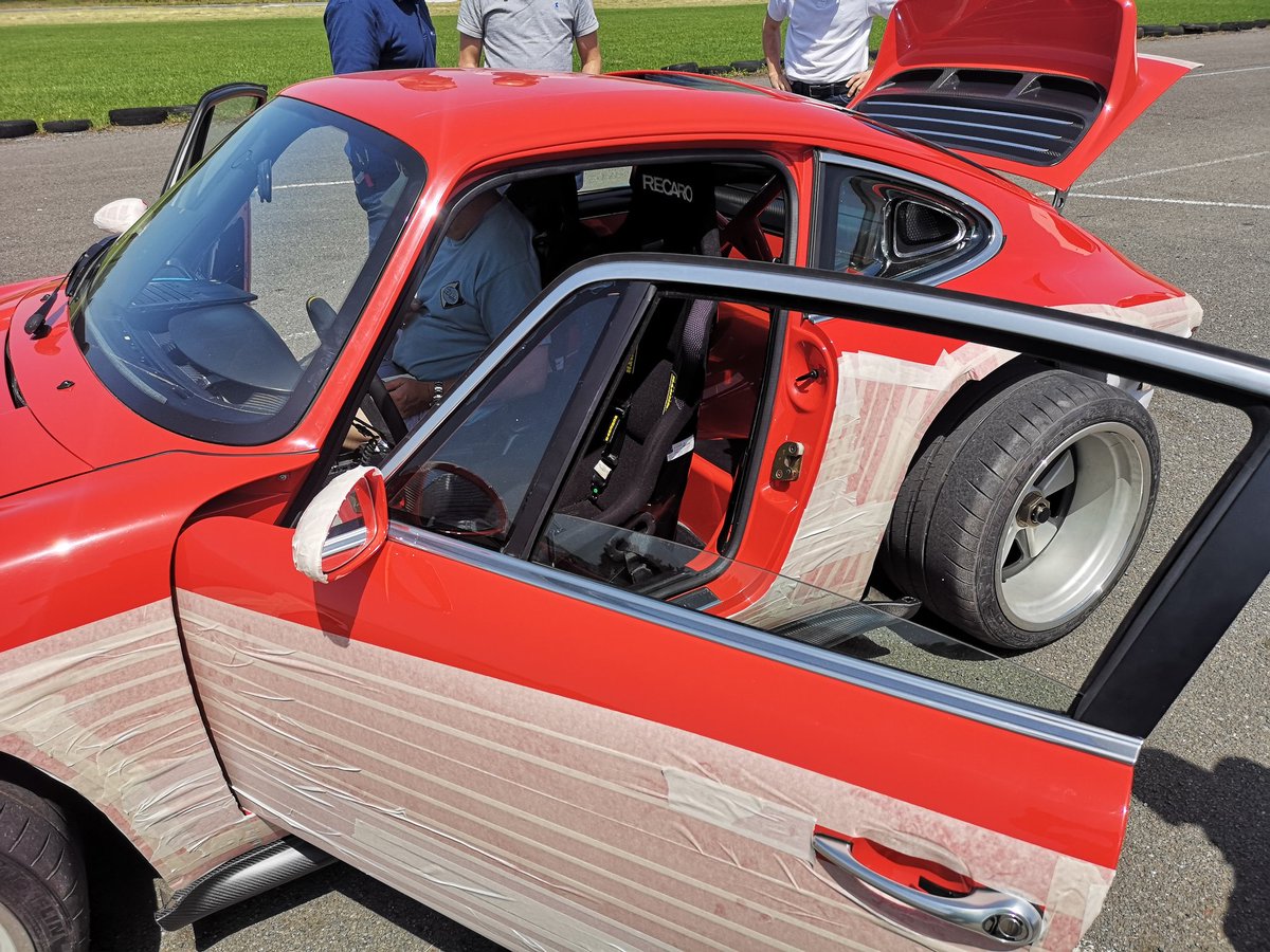 AllMotorSportUK's tweet photo. @harrismonkey Didn't know you were part of the Singer family, my bad, just watched a video where you mentioned it. Am so lucky to have met this beautiful machine back in 2019, beautiful day, beautiful car, and a beautiful vision for these old Porsches. 🍻🍻👍🏻👍🏻💪🏻💪🏻 https://t.co/58oCWlJi0N