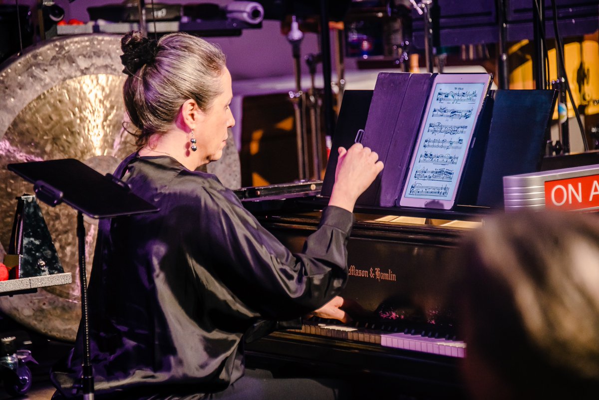 45thParallelPDX's tweet image. Pictures from a stellar evening! Radio Happening opened our season with a flourish, a wonderful collaboration with All Classical Portland, clarinetist James Shields, conductor Raul Gomez-Rojas, pianist Maria Garcia, and the Gemini Project percussionists.