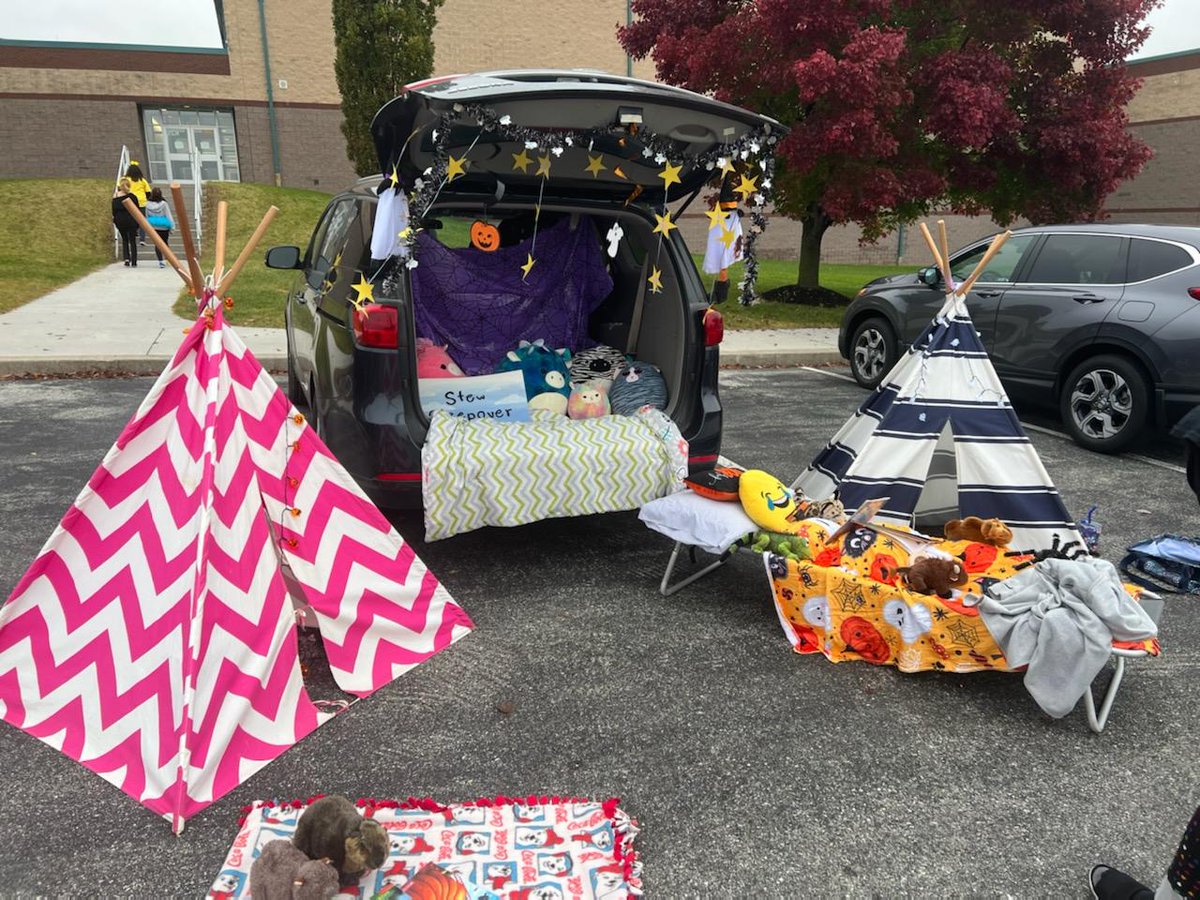 MissRohrRocks's tweet photo. Representing Stew at Trunk or Treat at KD! #stewshines https://t.co/OFZAYnNfUb