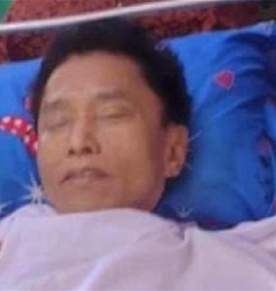 မန္တလေးတွင် ရတနာကုန်သည် ဦးစိန်ဝင်းကို စစ်တပ်နှင့်ရဲက ပစ်သတ်၊  ကားပေါ်ပါ သိန်းထောင်ချီတန် ကျောက်စိမ်းနှင့်အချောထည်များ ပျောက်ဆုံးမှု  စစ်တပ်နှင့်ရဲ အပြန်အလှန် လွှဲချကာ လက်သည်မပေါ်ဘဲ ပျောက်ဆုံးနေ 
read more-> t.me/khitthitnews/6…