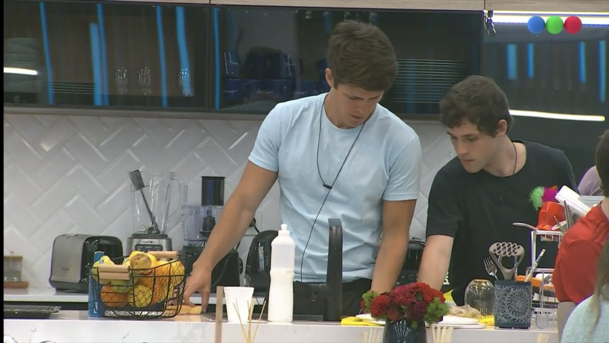 MarcosxFrodo's tweet photo. "Marcos está solo en la casa"
Marcos:

#Gh2022 #GranHermano #GH22 https://t.co/ZsUWlqwlB7