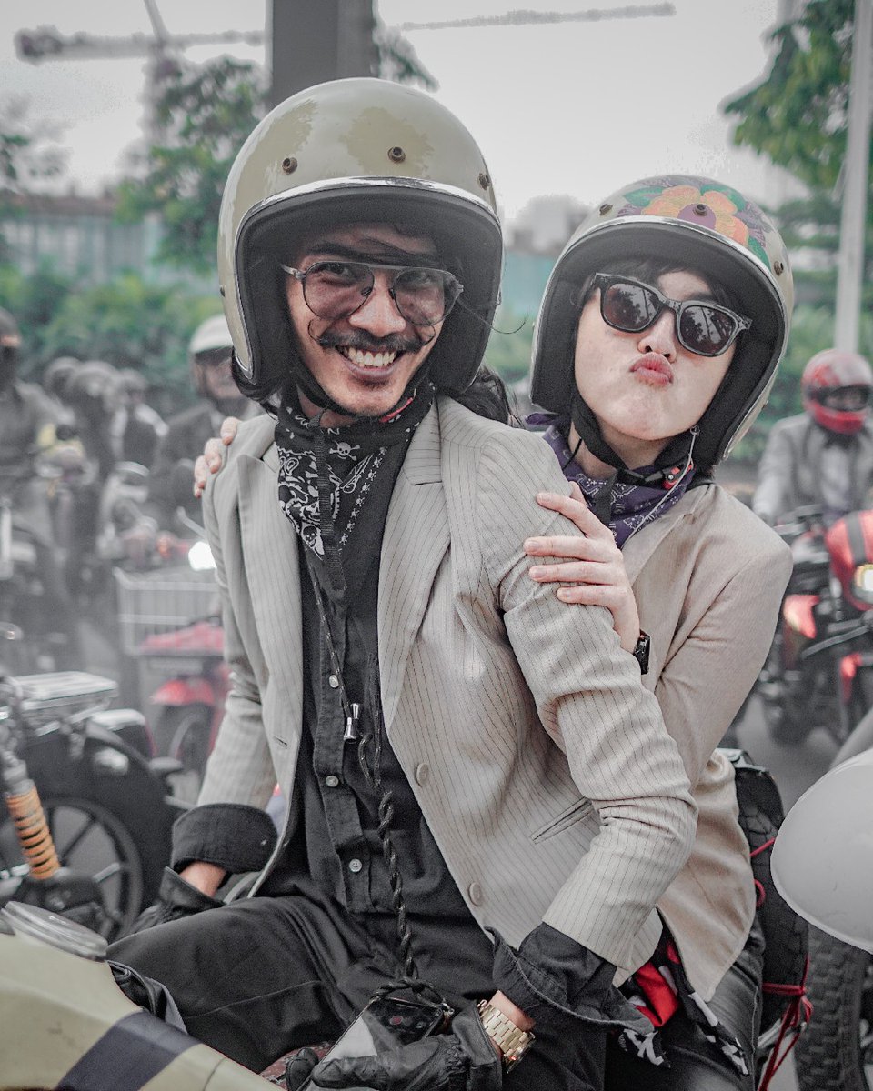 When hundreds of riders take the roads of Jakarta you can't help but smile and join in the fun of dapper dress, classic motorcycles and raising awareness for a good cause. 🌎 Jakarta, Indonesia 📸 Suseno Adhi