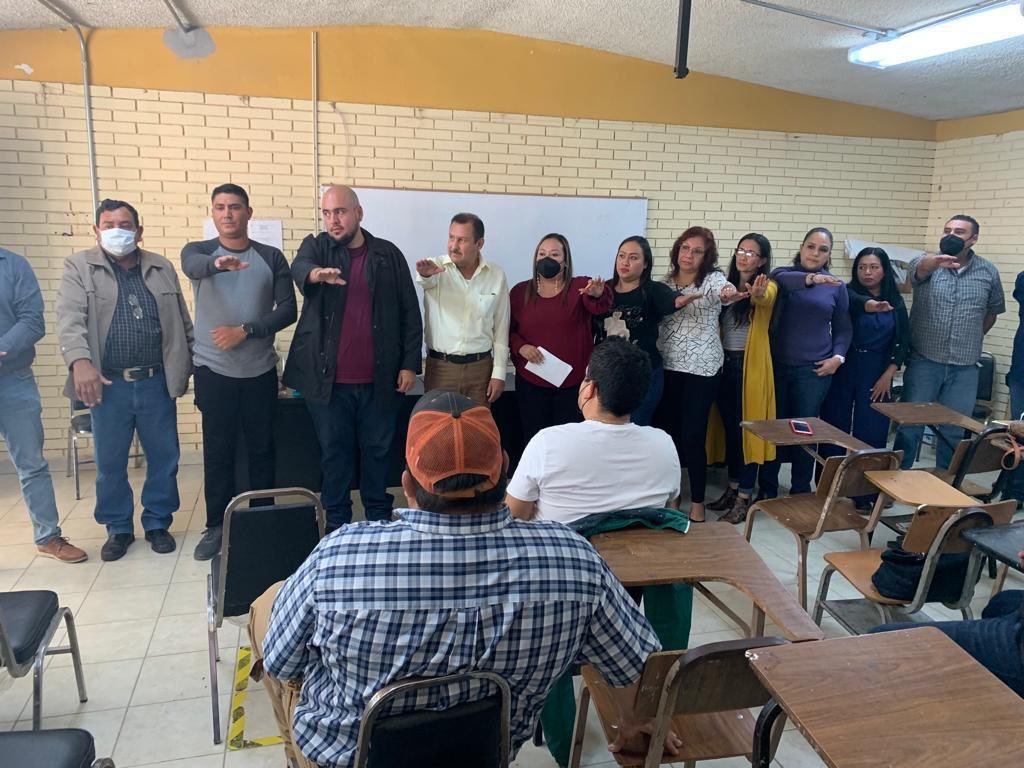 SNTE21's tweet photo. #UnoSomosTodos🙋♀️
#TodosSomosUno🙋♂️
Continuando con las asambleas de renovación de las Delegaciones y Centros de Trabajo en la #Sección21🟠 del #SNTE📚, la #DI51, #DI302, #DI83 de Preescolar; #DI4, #DI324, #DI281, #DI126, #DI76, #DI257 de Primarias; #DI337 de Nivel Especial; https://t.co/6zCiW062vv