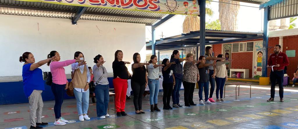SNTE21's tweet photo. #UnoSomosTodos🙋♀️
#TodosSomosUno🙋♂️
Continuando con las asambleas de renovación de las Delegaciones y Centros de Trabajo en la #Sección21🟠 del #SNTE📚, la #DI51, #DI302, #DI83 de Preescolar; #DI4, #DI324, #DI281, #DI126, #DI76, #DI257 de Primarias; #DI337 de Nivel Especial; https://t.co/6zCiW062vv