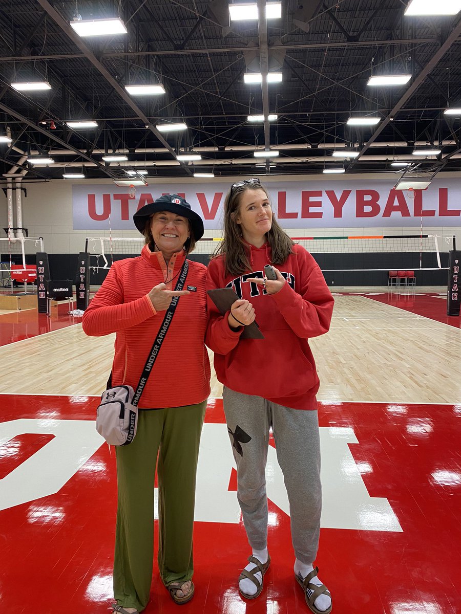 When you & your 5th Year Senior dress up as each other for the @UtahVolleyball #HalloweenPractice @MadiRobinson