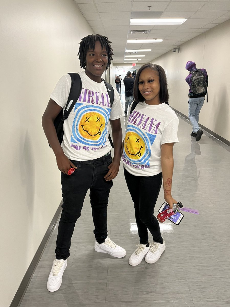 JackYatesMath's tweet photo. A TOUGH Tuesday sweetened with TERRIFIC twins!!! #HC2022 #RRWeek @tguilloryHISD    @Ambience_31 https://t.co/oTUaKEzNAq