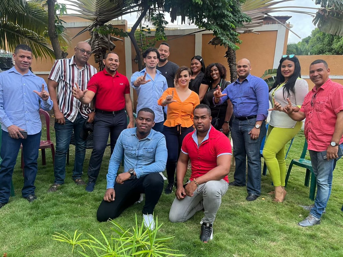 ELITTEOFICIAL's tweet photo. En el Equipo de #EliTComuniK celebramos junto a nuestra capitana @keylareyna04 por haber logrado la azaña de ser la más votada, lo cual la exaltó hasta la  #DirecciónPolítica de la #FuerzaDelPueblo.

#KeylaReyna🇩🇴 #KeylaReynaALaDP
@LeonelFernandez @FPcomunica @SerrataAquilino https://t.co/ST3eYAde1s