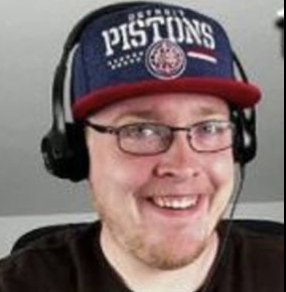 tthurmond04's tweet photo. @Halbridious @KrispyFlakes2k maybe stop acting like you’re the king of basketball knowledge and talking down to everyone who opposes your opinions 

considering you don’t look like you could even play hoops yourself

btw this is krispy flakes, you look like him lol https://t.co/xKYFOjVoeg
