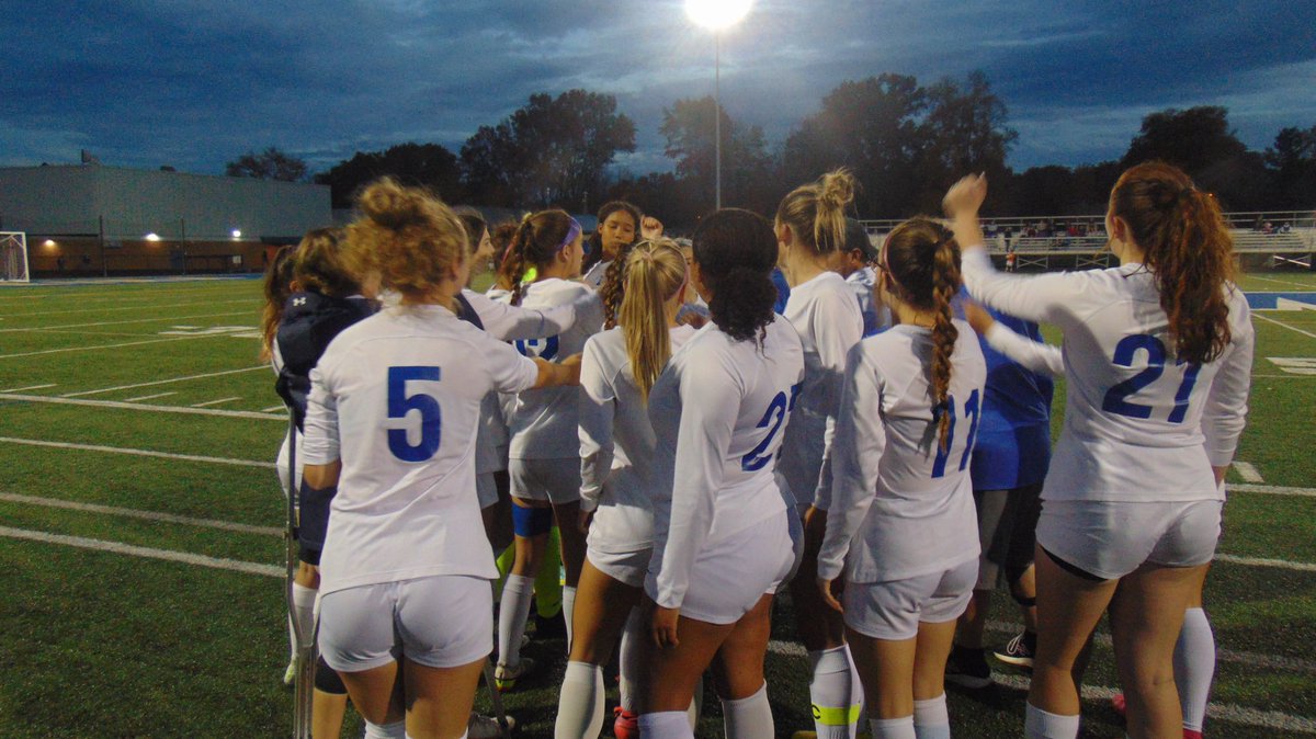 To our fans and seniors thank you for all of the support you have bought to the team this year💙🤍! Good luck to mariemont the rest of the season! We finished the year 12-6-1! #BlueDevilPride