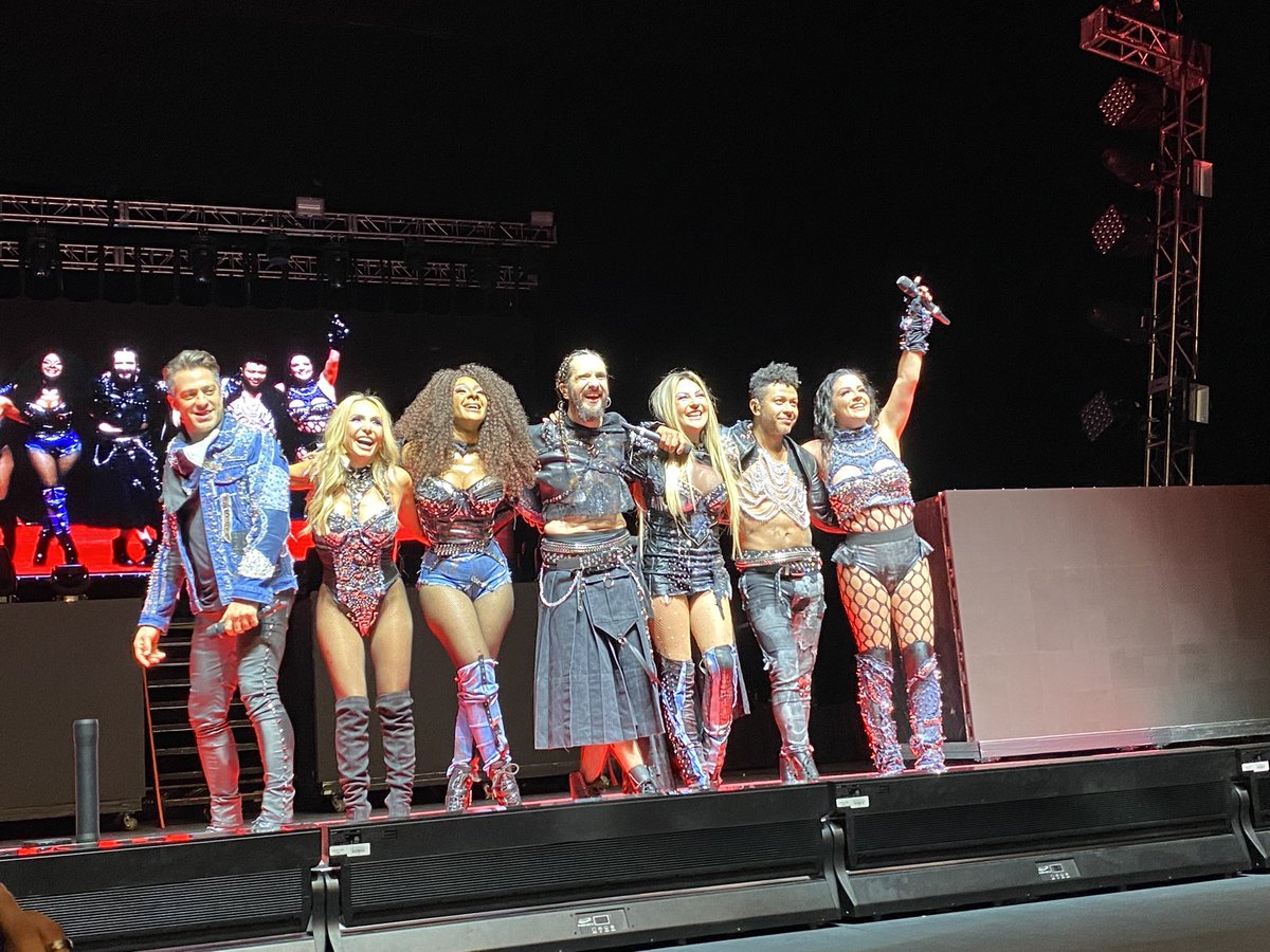 HumRobles's tweet photo. Los amooooooooo ❤️ @ov7oficial @AuditorioMx #frontrow #ov730 https://t.co/OWjheiZHnw