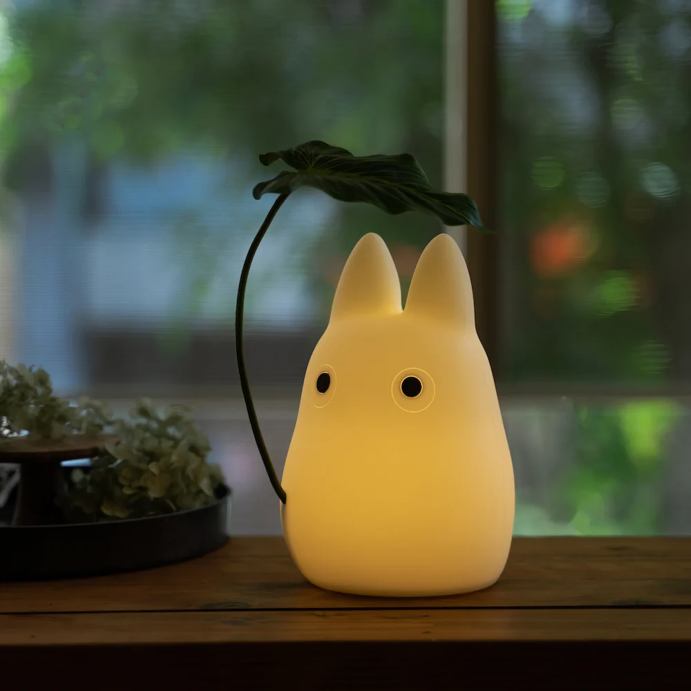 シンプルにかわいすぎ。「小トトロのルームランプ。」