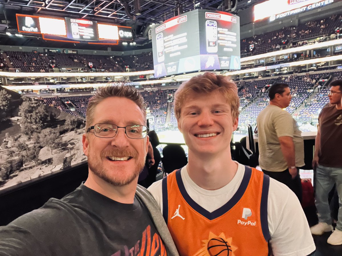 90’s Night! 30th Anniversary Sunburst Jerseys and hangin with Stone at the <a href="/Suns/">Phoenix Suns</a> game.
#WeAreTheValley