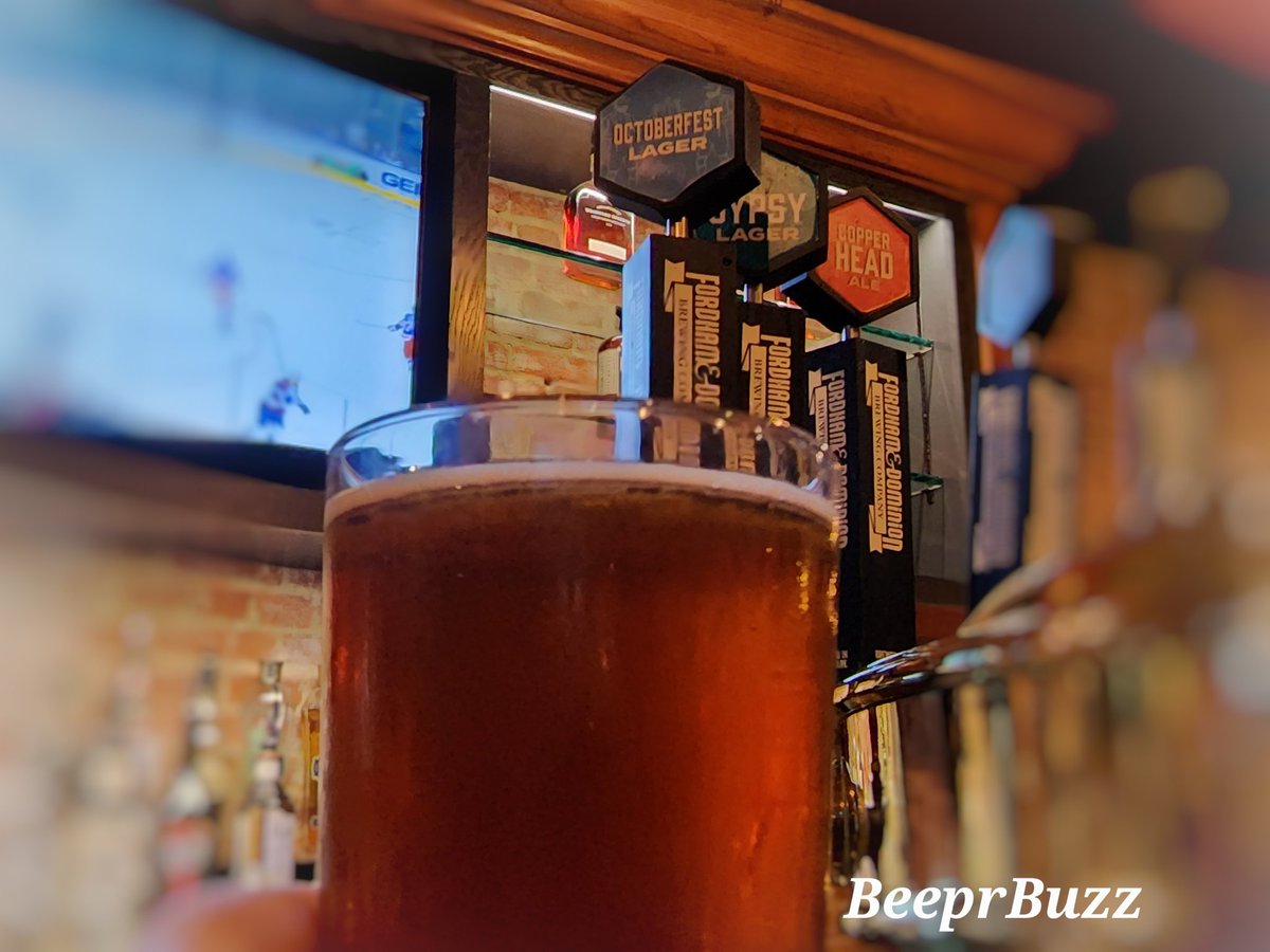 BeeprBuzz's tweet photo. Did you know? 

When you attend a @RamsHeadOnStage show, you get a free sample draft, after the show at @RamsHeadGroup Tavern!

I went with their @FoDoBrewing beer of the month: Octoberfest Lager. 🍁🍂🍺

Cheers to that!

#Annapolis #Annapolisbuzz #BeeprBuzz https://t.co/0CLvdVFXug