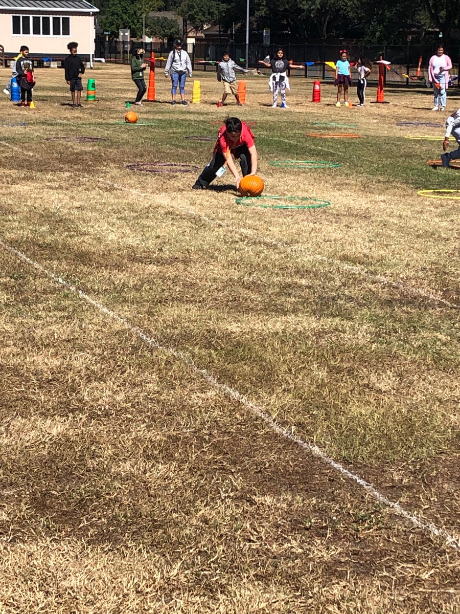 BFisram's tweet photo. The weather was perfect for 2nd &amp; 3rd grade field day.  The kids did a great job!!!@HolmsleyCFISD @CFISDHolmsley https://t.co/iyXMP3NA23
