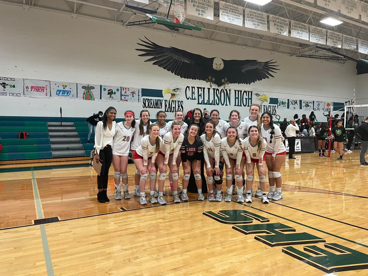 lakebroncotrack's tweet photo. Congratulations to @VolleyballLbhs capturing the District Championship tonight on the road!! The girls battled hard throughout each set. Job well done to the girls & @RaMsEyLiZ, @__CoachEvans13, @CoachTownsel, and Coach Hill!! #MakingSteam #RISEUP #CelebrateBISD https://t.co/tLb0eIyFiQ