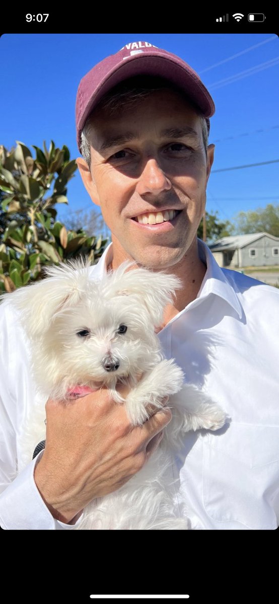 BetoMedia's tweet photo. If you needed additional evidence, here it is. Big tall man, little bitty puppy.
Beto loves dogs.
Dogs love Beto.
#DogsForBeto
#BetoDaysAreComing
#BetoForGovernor https://t.co/V6CfO9hPKO