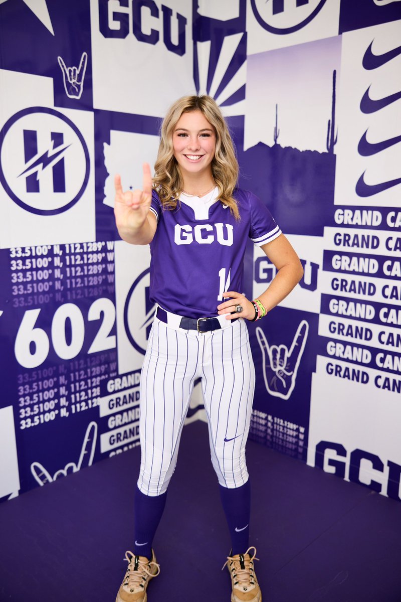 tinleylucas_11's tweet photo. had a good time in phoenix with future teammates🤘🥳💜
@GCU_Softball https://t.co/bciJqAii2A