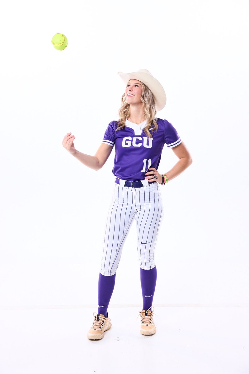 tinleylucas_11's tweet photo. had a good time in phoenix with future teammates🤘🥳💜
@GCU_Softball https://t.co/bciJqAii2A