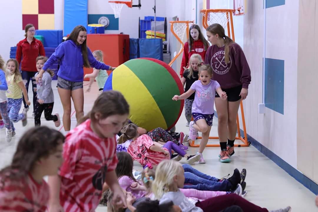 WRGirlsHoops's tweet photo. Raider Rookies camp #2 at Grant Elementary today! The Mega Basketball even made an appearance! #RaiderRookies #RapidsPride https://t.co/mcX3APKzfI