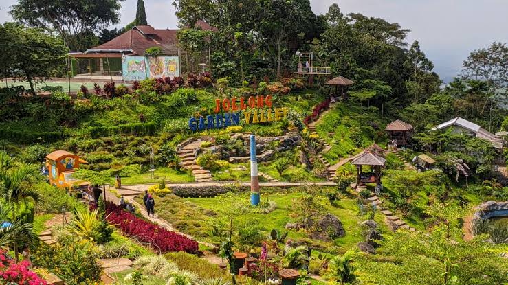 Info tempat wisata pati jawa tengah.ialah wisata agro jollong di desa sitiluhur, kecamatan gembong, kabupaten pati
#WisataAgroJollong
#tempatwisata #agrojollong #wisata #wisatapati #pati #pati_news #jollong #objekwisatakekinian #objekwisata
