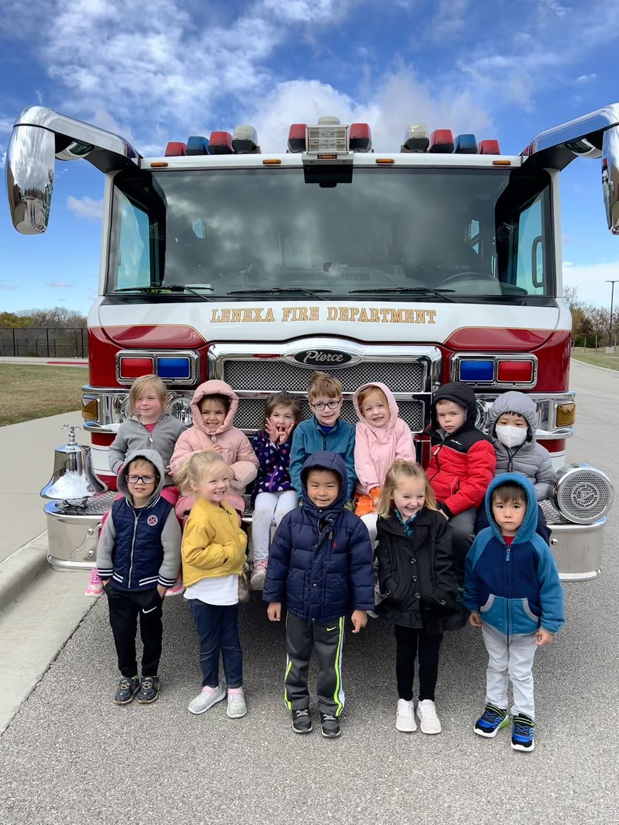 jennhulledu's tweet photo. Thank you, @LenexaFire for the great visit and important lesson on fire safety! #earlyedsmsd @LHLionsSMSD https://t.co/ZmBj7lMja1