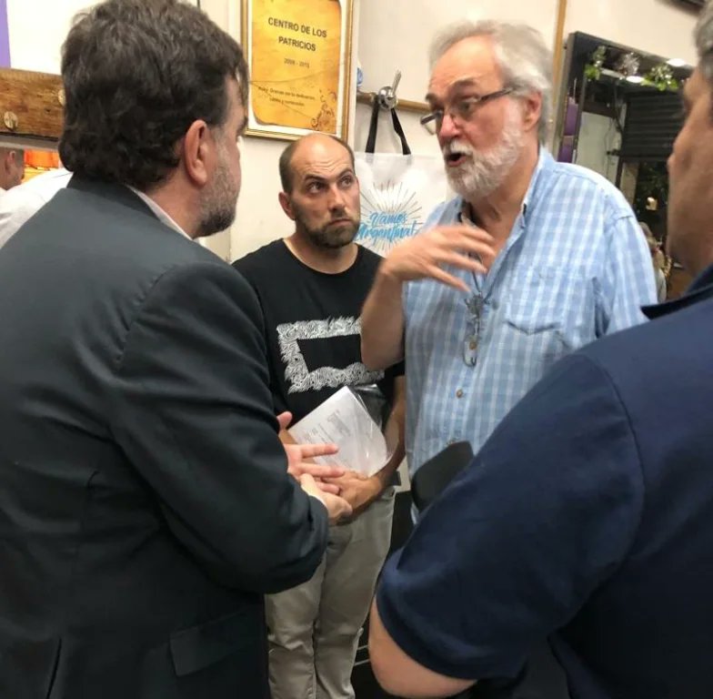 carlosbrunok's tweet photo. Junto a @EzeDaglio seguimos recorriendo los barrios d la Ciudad.
Hoy martes, en el marco del Foro d Seguridad Pública #FOSEP,
estuvimos reunidos con vecinos d la Comuna 4 charlando sobre sus necesidades en seguridad.
#SiempreCerca. https://t.co/FS9o5Af5XG