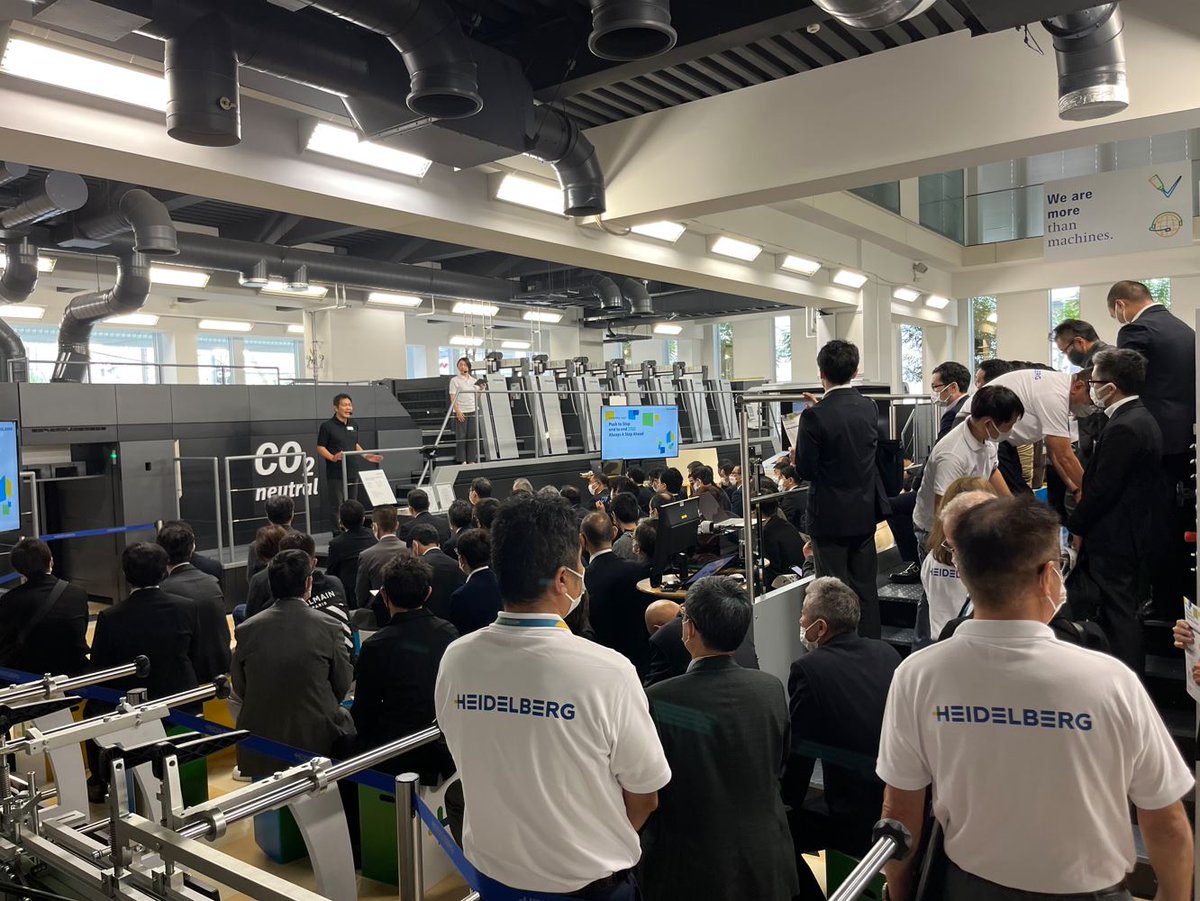 HeidelbergJapan's tweet photo. 先週開催されたハイデルベルグ・ジャパンのオープンハウス Push to Stop end to end 2022 -Always A Step A Head-  
たくさんのお客様にご来場いただきました。
改めまして、本当にありがとうございました！
画像にてメインデモの様子をお伝えします。 https://t.co/ZMm0OHv6EX