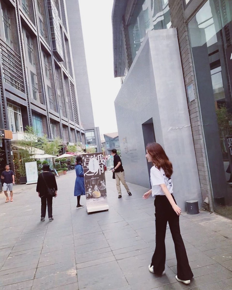 The world is beautiful, and I'm on my way to pursue it!