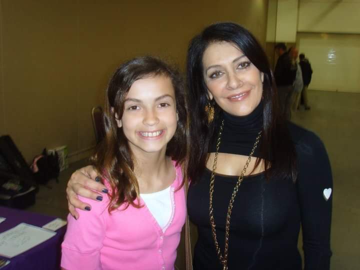 amber_holguin's tweet photo. Throw back to 2010 getting my first star trek autographs from @GarrettRWang @timruss2 @Marina_Sirtis @RobertPicardo you guys where so kind. I found it funny that you guys couldn't believe I was a star trek voyager fan at such a young age. It's something I'll never forget. 🤗 https://t.co/FsCV8nwPy1