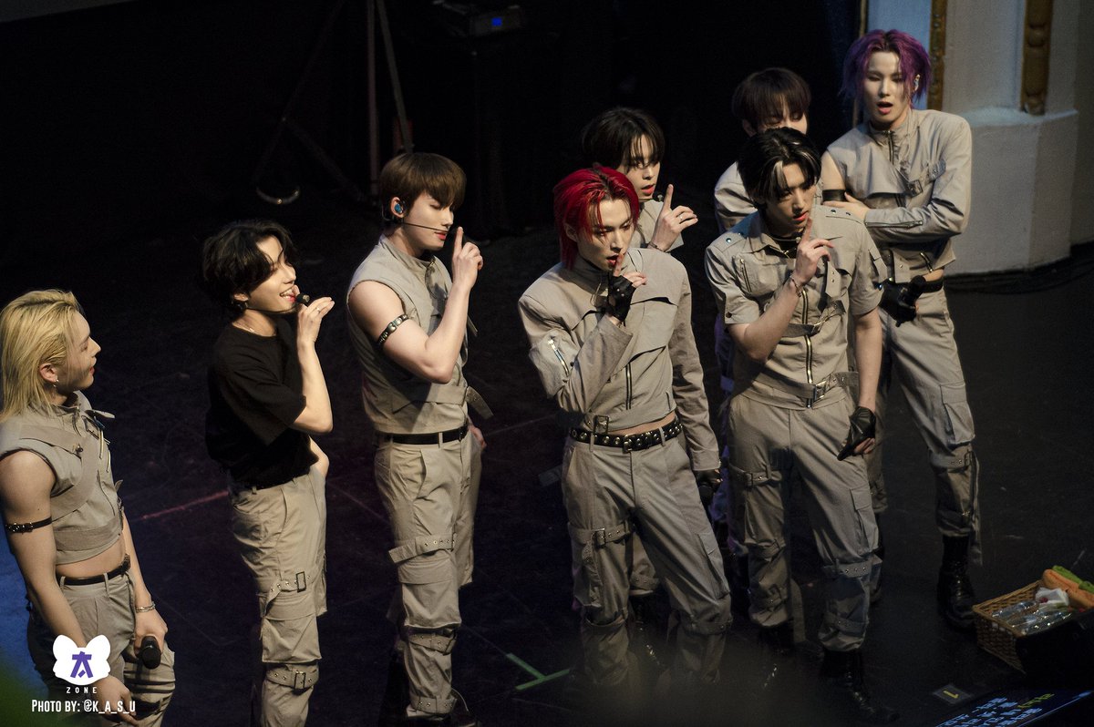 azonecl's tweet photo. ‼️ El pasado viernes 21 de octubre de 2022 el grupo surcoreano E’LAST (@ELASTofficial) se tomó el escenario de Teatro Cousiño en Santiago de Chile.
📎 https://t.co/e9S6reksLK
✨Les compartimos nuestra nota y registro.
#ELAST #ELASTChile #ELASTinChile #ELASTenChile #KpopChile https://t.co/nU1ZEC9LUE